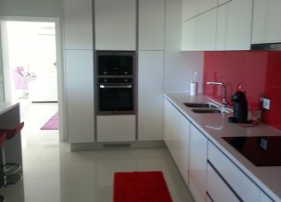 Cozinha em termolaminado branco brilho 