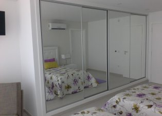 Roupeiro com porta de correr