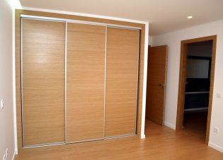 Roupeiro com portas de correr
