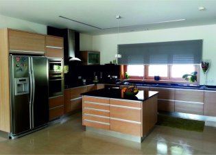 Cozinha em folheado 